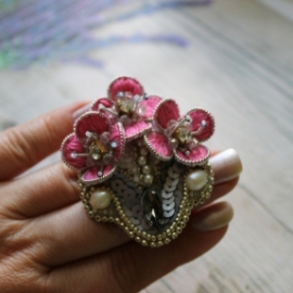 Брошь "Корзина с цветами"