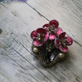Брошь "Корзина с цветами"