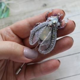 Брошь "Лунная мушка 3"