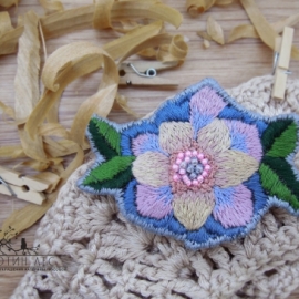 Брошь Зимний пион