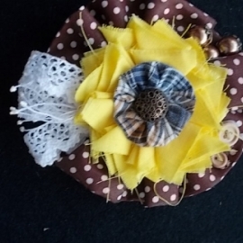 Текстильная брошь