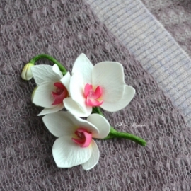 Брошь с орхидеями