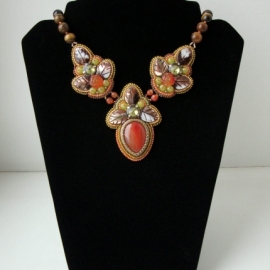 Колье "Принцесса Шиповник"