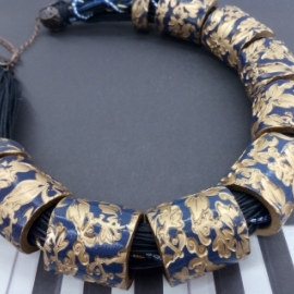 Крупное колье из полимерной глины золотые листья