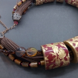 Крупное колье из полимерной глины золотые листья