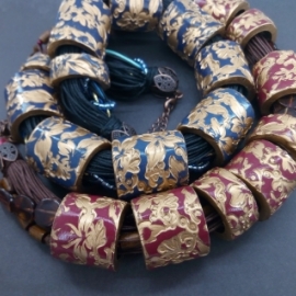 Крупное колье из полимерной глины золотые листья