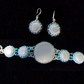 Браслет и серьги из бисера "Голубой хрусталь"