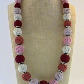 Комплект украшений "Сакура", бусы, браслет, серьги, вязаный