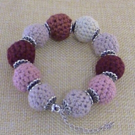 Комплект украшений "Сакура", бусы, браслет, серьги, вязаный