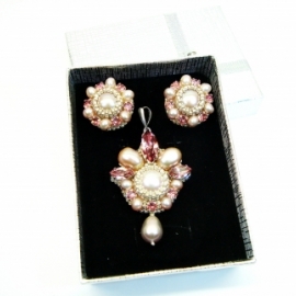 Розовые серьги и кулон из жемчуга и Сваровски