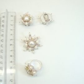 Белый комплект украшений с жемчугом и Сваровски Серьги, брошь, кольцо