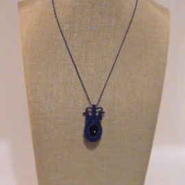 Кулон "Маленький принц" из Агата, плетеный в технике макраме