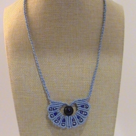 Кулон "Голубая лагуна", голубой, плетеный в технике макраме