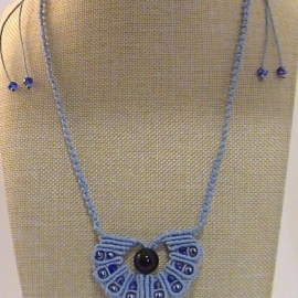 Кулон "Голубая лагуна", голубой, плетеный в технике макраме