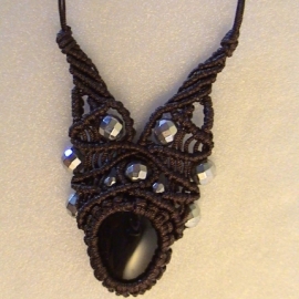 Кулон "Сияние ночи" из Агата, плетеный в технике макраме