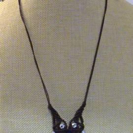 Кулон "Сияние ночи" из Агата, плетеный в технике макраме