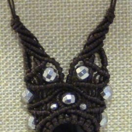 Кулон "Сияние ночи" из Агата, плетеный в технике макраме