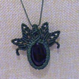 Кулон "Зеленая магия" из Агата, плетеный в технике макраме