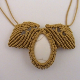 Кулон "Листопад" из Агата, плетеный в технике макраме