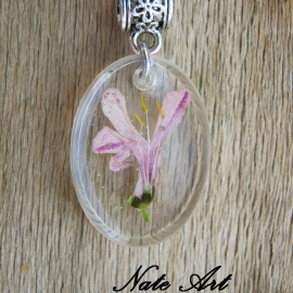 Кулон с розовым цветком