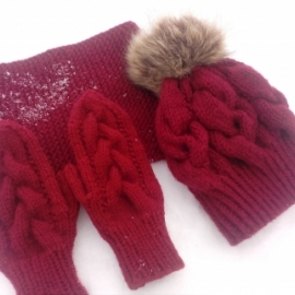 Комплект из шапочки, снуда и варежек