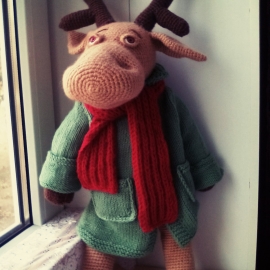 Новогодний лось Жорик в пальто