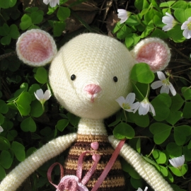 Мышка белая