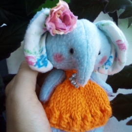 Слониха Розочка