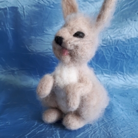 Валяная игрушка "Заинька"