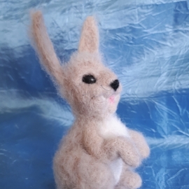 Валяная игрушка "Заинька"