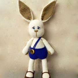 Зайчик в шортиках