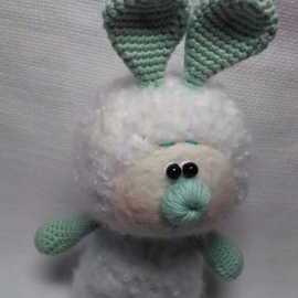 Игрушка зайка Ягодка