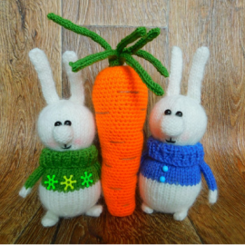 Заяц в свитере