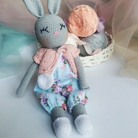 Вязаный зайчик