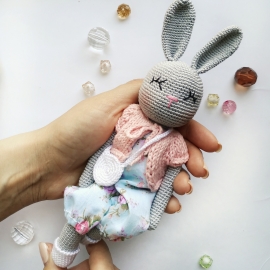 Вязаный зайчик