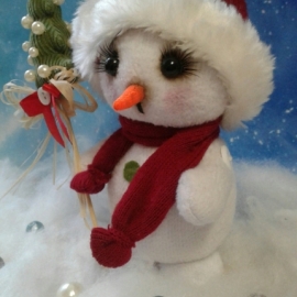 Снеговичок в колпачке