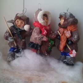 Зимние забавы - ватная елочная игрушка