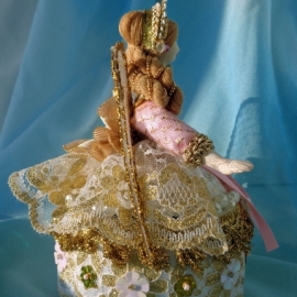 Кукла-шкатулка "Золотистый Ангел"