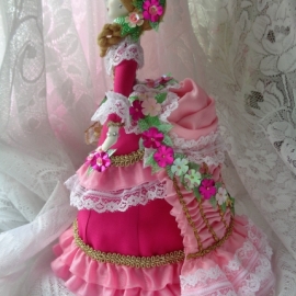 Куколка-шкатулка в бальном платье цвета "фуксия"