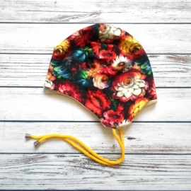 Шапка трикотажная с ушками с цветочным принтом