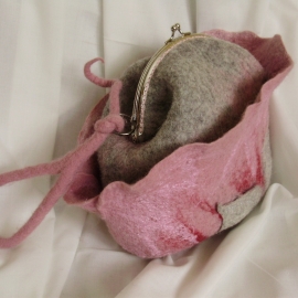 Сумочка Вьюнок валяная