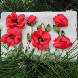 Льняная косметичка, вышитая лентами "Маки"