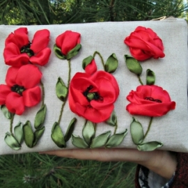 Льняная косметичка, вышитая лентами "Маки"