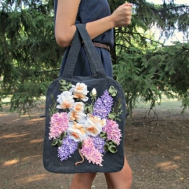 Сумка-рюкзак вышитый лентами "Роза-пион"