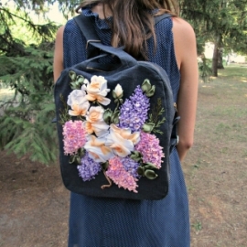 Сумка-рюкзак вышитый лентами "Роза-пион"