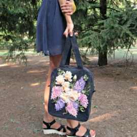 Сумка-рюкзак вышитый лентами "Роза-пион"