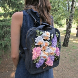 Сумка-рюкзак вышитый лентами "Роза-пион"