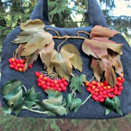 Джинсовая сумка, вышитая лентами "Калина"