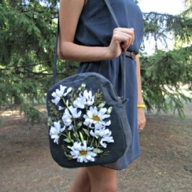 Джинсовая сумка на плечо "Ромашки"