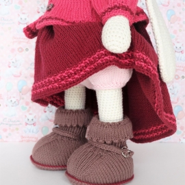 Вязаная игрушка "Зайка"